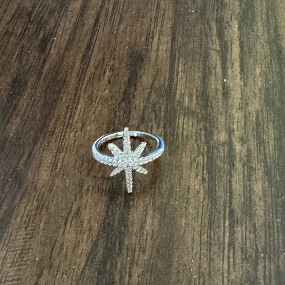 Beautiful Ring Size 6 - image 4